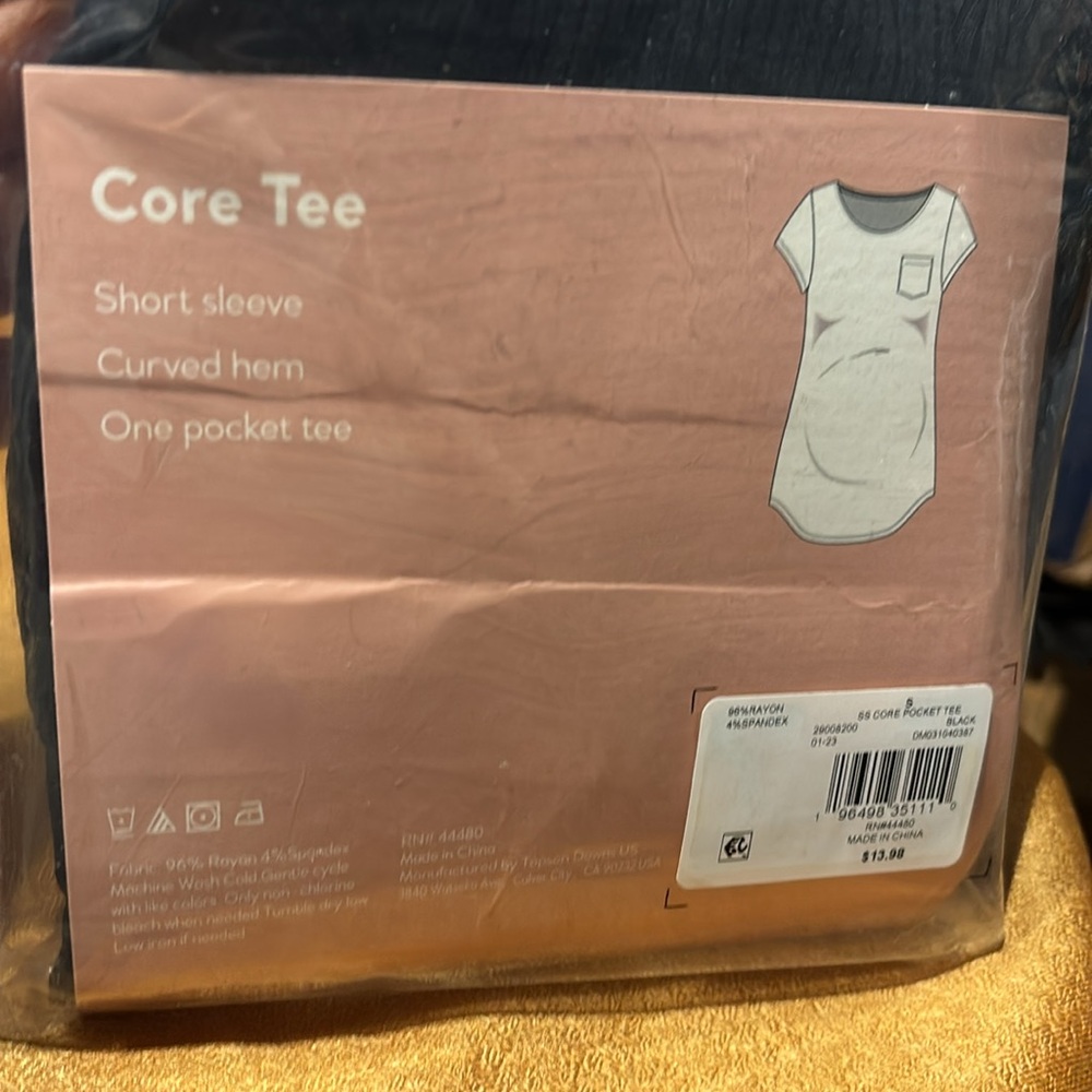 NWT Destination Maternity Black SS Core Pocket Tee Curved Hem Ribbed